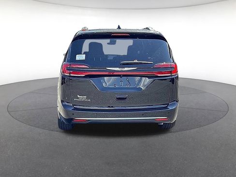 New 2026 Chrysler Pacifica Pinnacle image 4