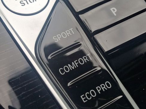 Certified 2024 BMW X7 xDrive40i w/ M Sport Package image 26