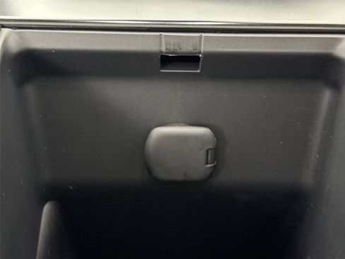 Used 2025 Toyota Camry SE image 37