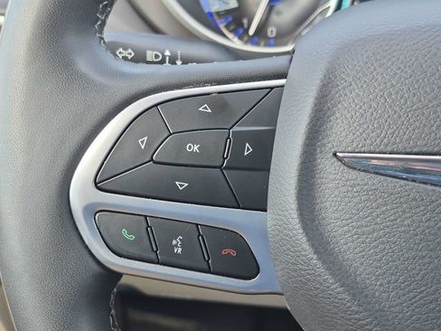 Used 2024 Chrysler Pacifica Touring-L FWD image 23
