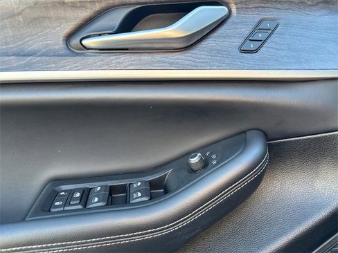 Used 2024 Jeep Grand Cherokee L Limited w/ Luxury Tech Group II image 16