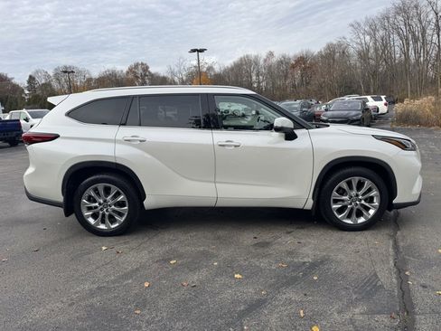 Used 2021 Toyota Highlander Limited image 2
