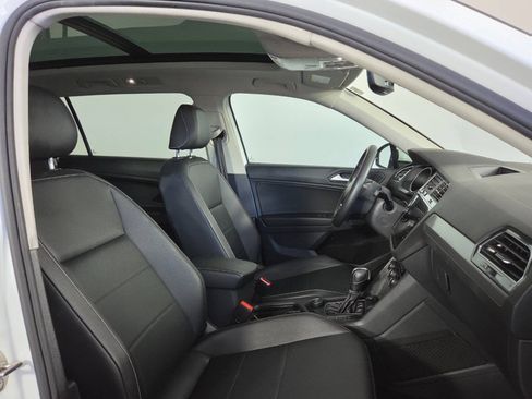Used 2021 Volkswagen Tiguan SE w/ Panoramic Sunroof Package AWD/4WD image 29