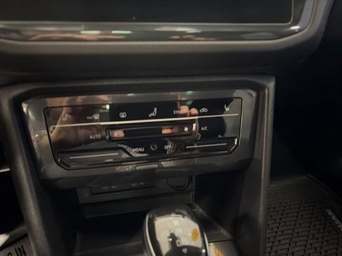 Certified 2022 Volkswagen Tiguan SE R-Line image 22