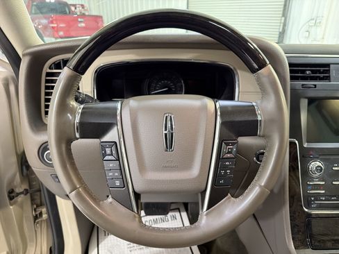 Used 2017 Lincoln Navigator Select RWD image 13