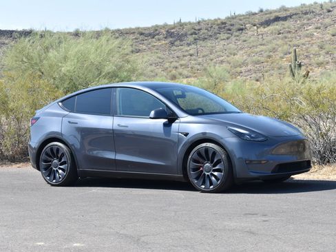 Used 2021 Tesla Model Y Performance AWD/4WD image 3