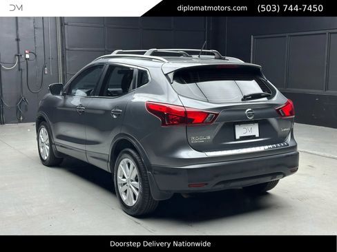Used 2018 Nissan Rogue Sport SV image 4