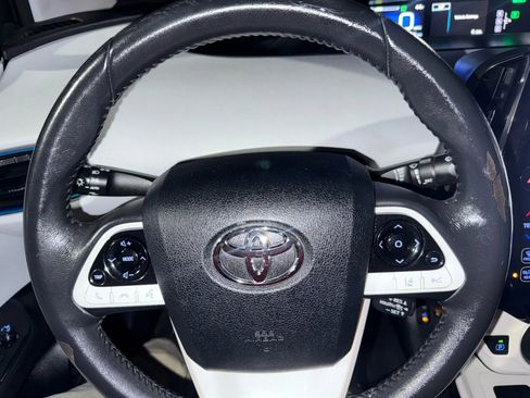 Used 2017 Toyota Prius Prime Premium image 44