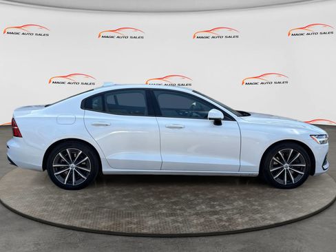 Used 2021 Volvo S60 T6 Momentum image 4