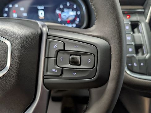 Used 2024 GMC Yukon SLT w/ SLT Luxury Package image 29