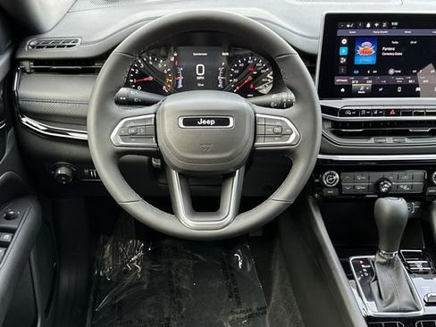 New 2026 Jeep Compass Latitude image 13