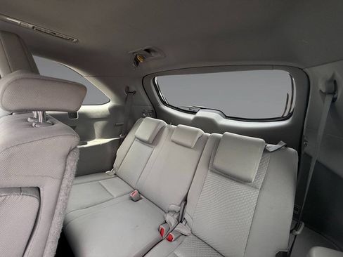 Used 2019 Toyota Highlander LE w/ Carpet Mat Package (TMS) AWD/4WD image 31
