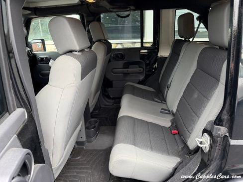 Used 2007 Jeep Wrangler Unlimited X w/ Dual Top Group RWD image 6