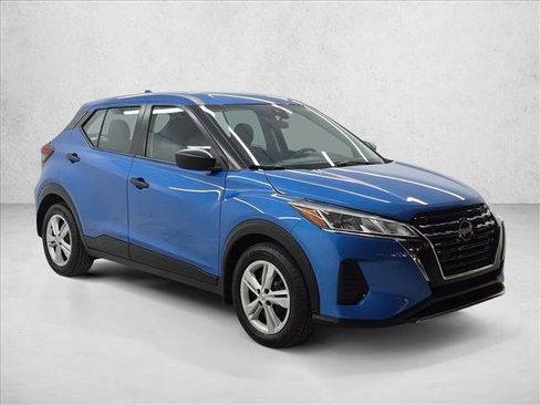 Used 2023 Nissan Kicks S FWD image 3