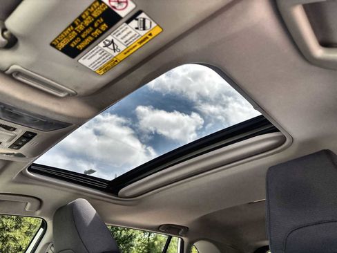 Used 2019 Toyota RAV4 XLE AWD/4WD image 28