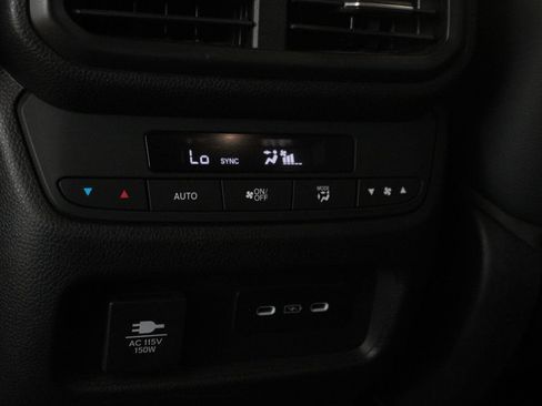 Used 2025 Honda Pilot TrailSport image 22
