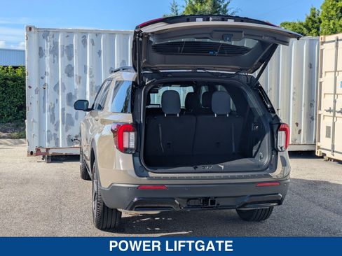 New 2026 Ford Explorer ST-Line w/ ST-Line Street Pack RWD image 15