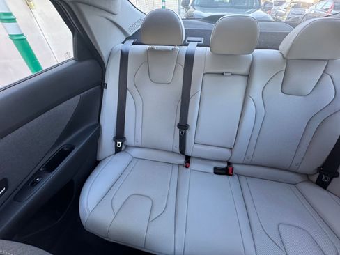 Used 2025 Hyundai Elantra Limited image 41