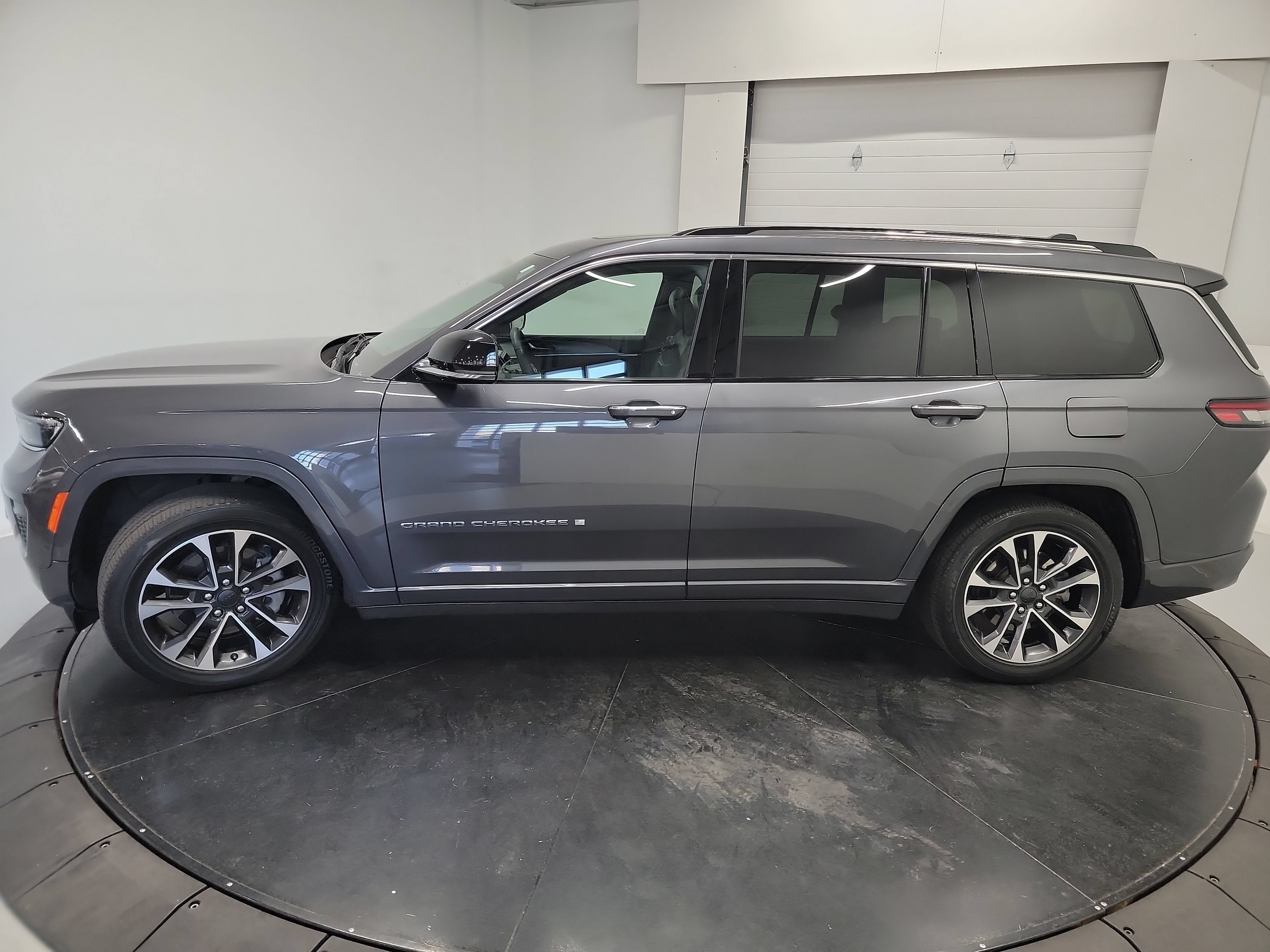 Used 2023 Jeep Grand Cherokee L Overland AWD/4WD image 4