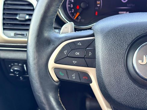 Used 2017 Jeep Grand Cherokee Limited image 23