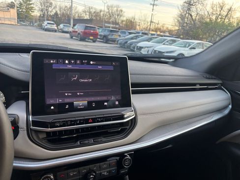 Used 2025 Jeep Compass Limited image 34