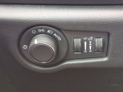 New 2026 Chrysler Voyager LX image 19