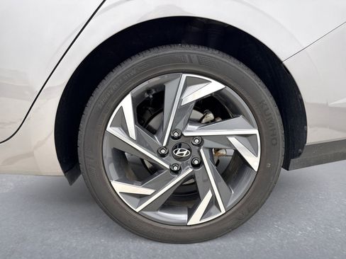Used 2025 Hyundai Elantra Sport FWD image 13
