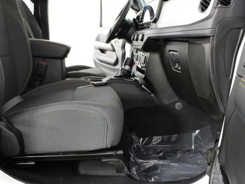 Used 2025 Jeep Wrangler Unlimited Sahara w/ Safety Group AWD/4WD image 19