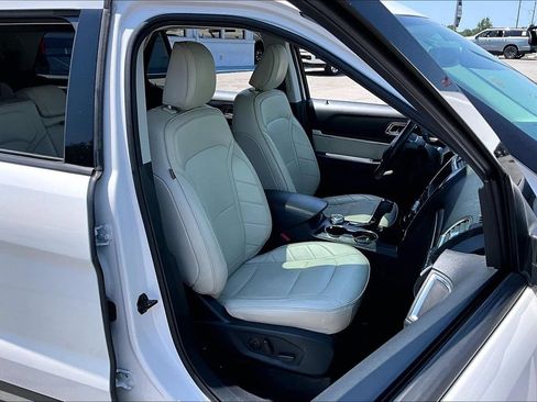 Used 2019 Ford Explorer Limited w/ Limited Luxury Package AWD/4WD image 29