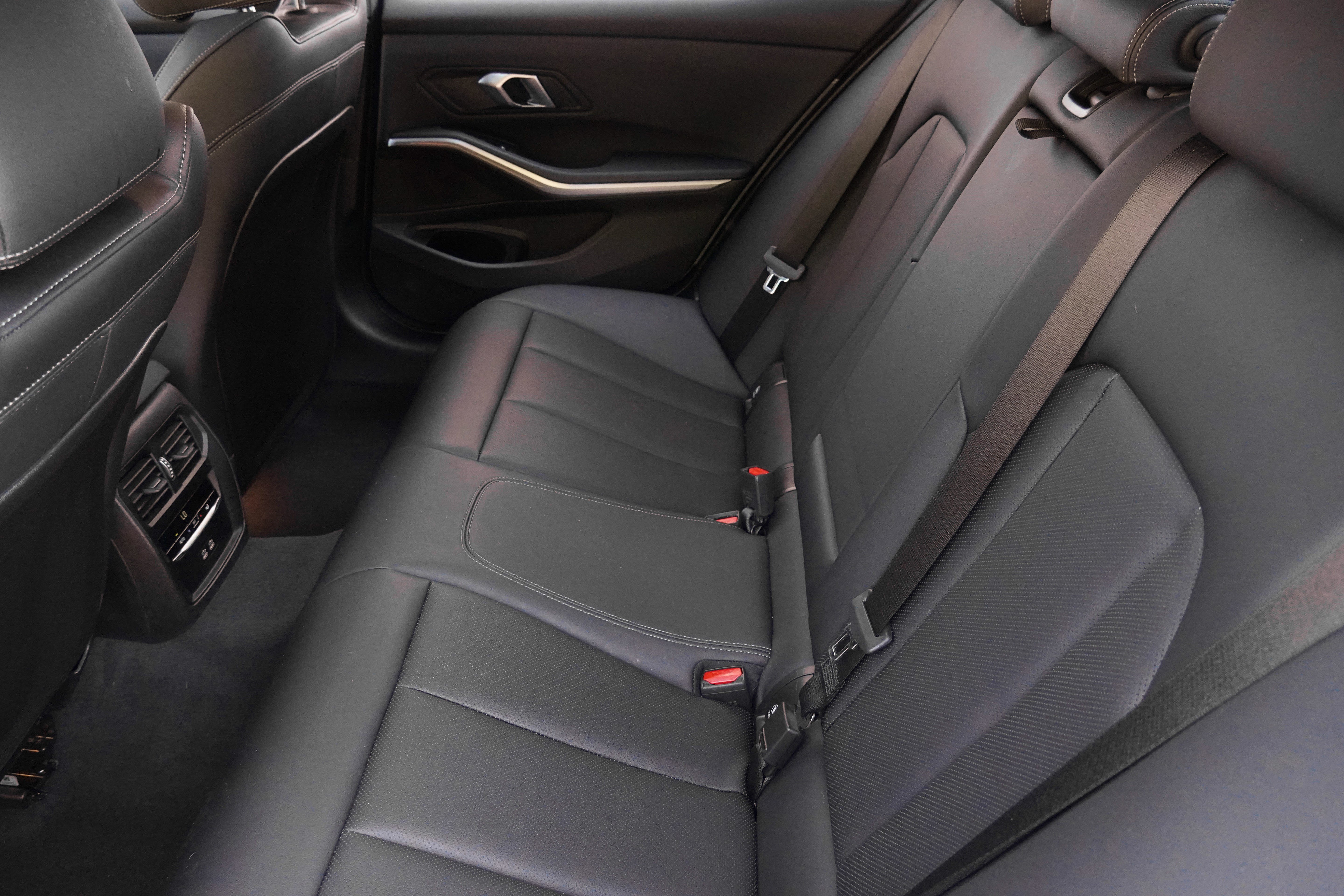 Used 2024 BMW 330i Sedan w/ M Sport Package RWD image 33
