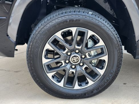 Used 2024 Toyota Tundra Limited image 6