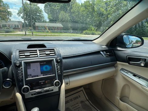 Used 2012 Toyota Camry XLE w/ Leather Pkg FWD image 22
