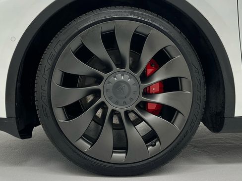 Used 2021 Tesla Model Y Performance image 9