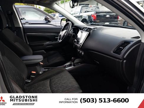 Used 2025 Mitsubishi Outlander Sport LE AWD/4WD image 27