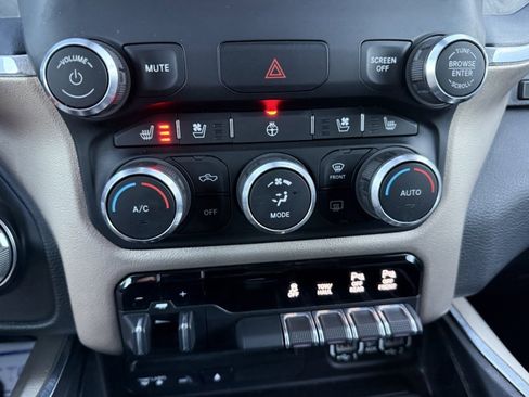 Used 2019 RAM 1500 Laramie image 17