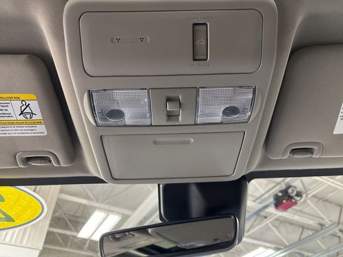 Used 2024 Nissan Frontier SL image 22