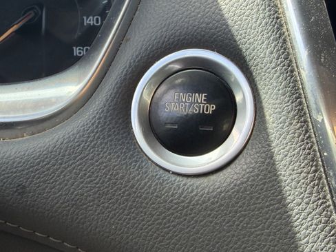 Used 2020 Chevrolet Traverse LT FWD image 9