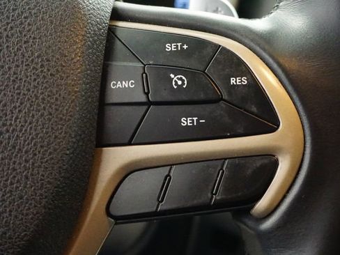 Used 2017 Jeep Grand Cherokee Laredo w/ Quick Order Package 23E AWD/4WD image 33