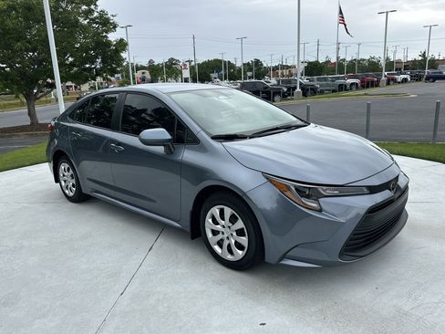 Used 2026 Toyota Corolla LE FWD image 2
