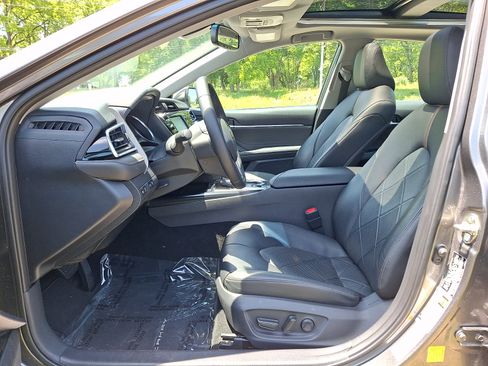 Used 2018 Toyota Camry XLE w/ Protection Package (Q2) FWD image 13