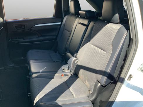 Used 2017 Toyota Highlander Plus FWD image 40