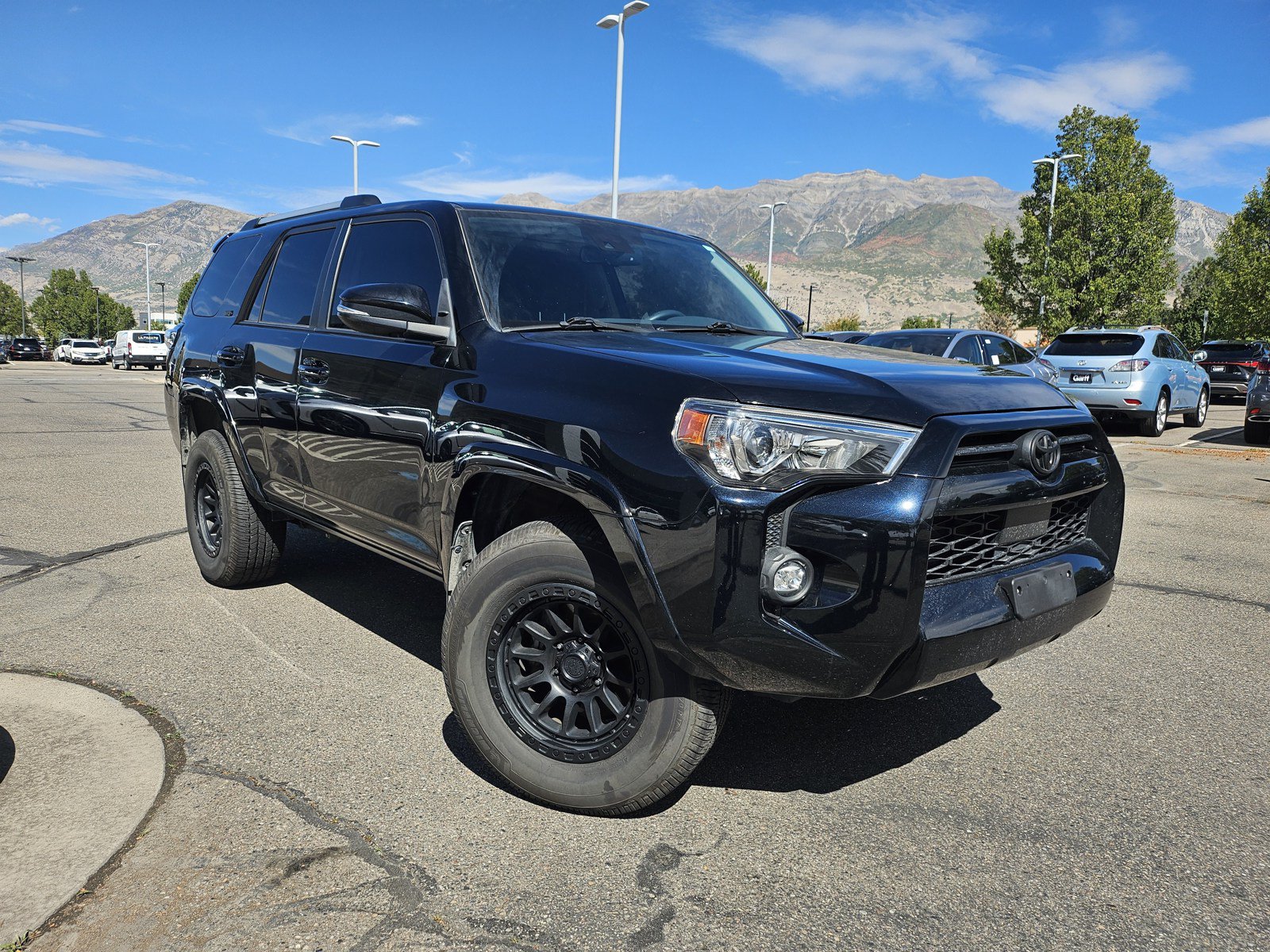 Used 2022 Toyota 4Runner SR5 Premium w/ Moonroof Package AWD/4WD image 3