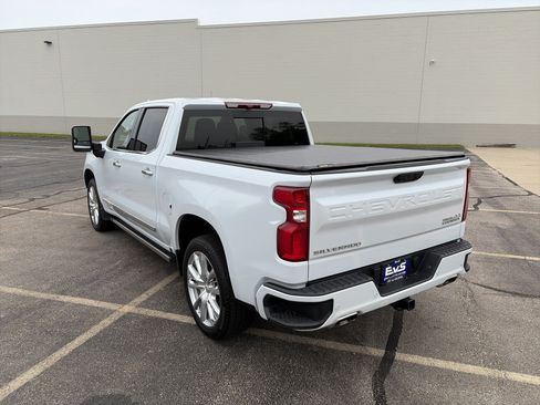 Used 2026 Chevrolet Silverado 1500 High Country w/ High Country Premium Package AWD/4WD image 4