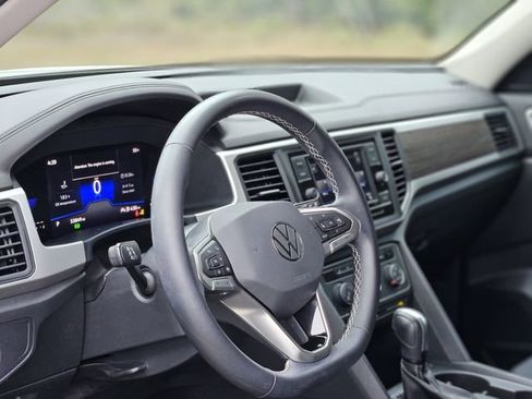 Used 2023 Volkswagen Atlas SE image 12