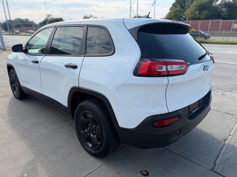 Used 2017 Jeep Cherokee Sport FWD image 7