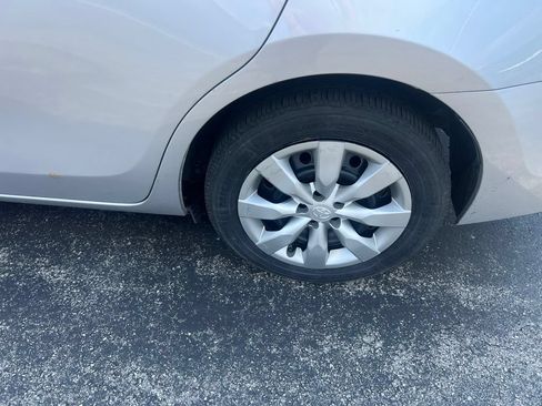 Used 2015 Toyota Corolla LE FWD image 5