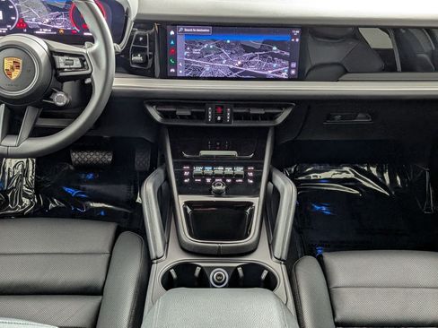Certified 2025 Porsche Cayenne AWD/4WD image 21