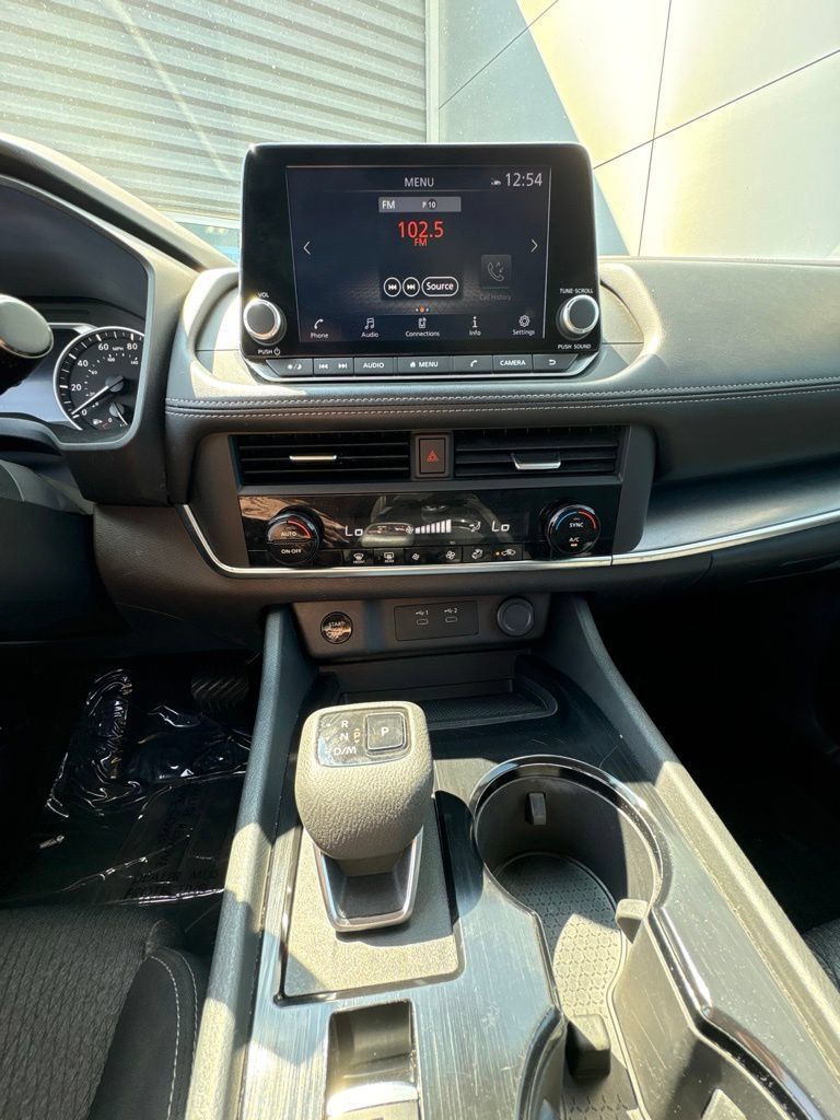 Used 2024 Nissan Rogue SV AWD/4WD image 23