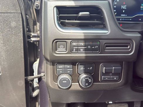 Used 2022 Chevrolet Suburban RST w/ Sport Performance Package AWD/4WD image 23