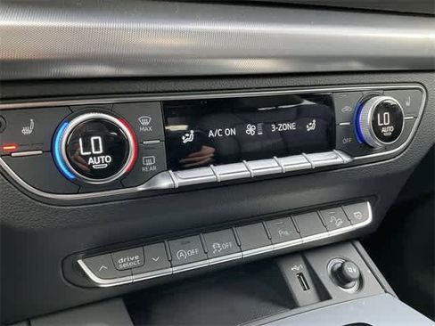 Used 2025 Audi Q5 2.0T Premium image 23